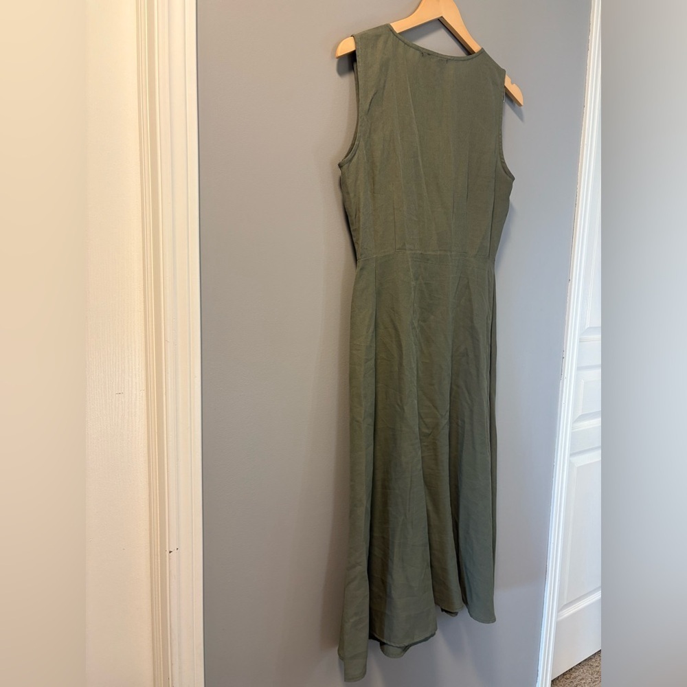 Elegant Olive Green Wrap Midi Dress with Button Detailing size Medium - Picture 8 of 9